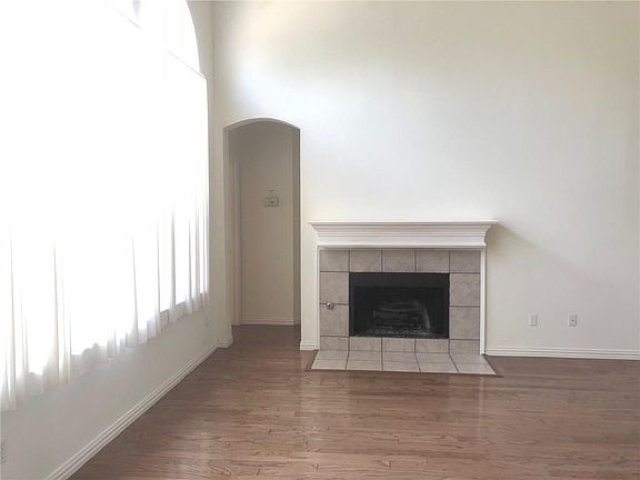 2nd image of 615 Teresa Ln