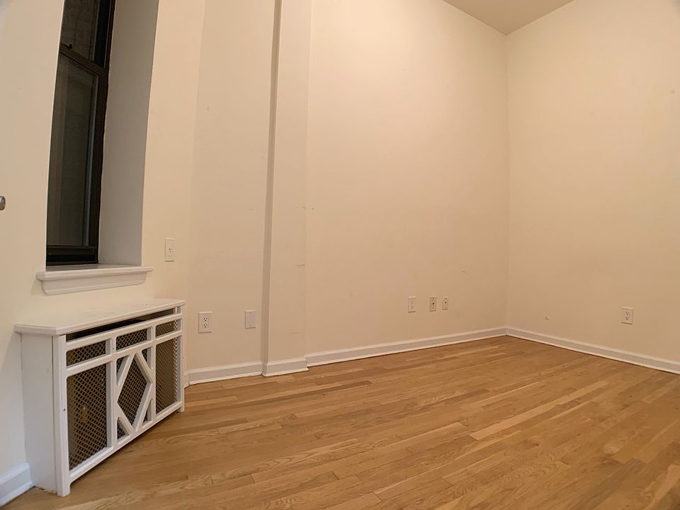 2nd image of 130 E 93rd St APT 2C