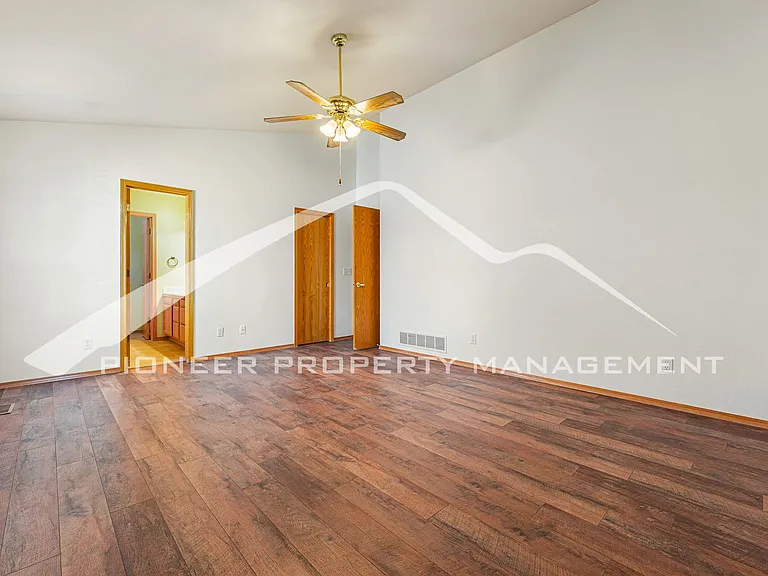 2924 Troxell Ave — Photo 16