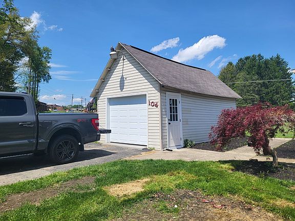 2nd image of 104 Sparks Ave
