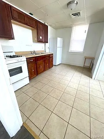 1 bed, 1.0 bath, 681 sqft, $725 — Photo 2