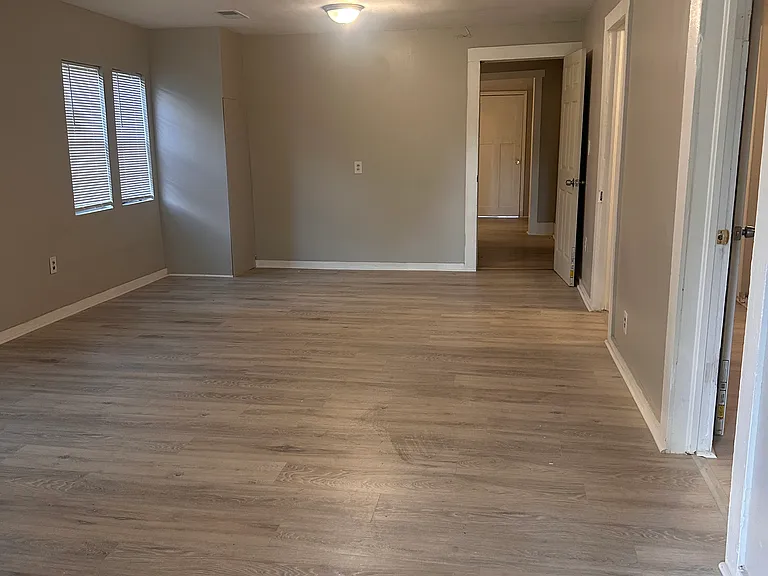 1019 Hill Ave — Photo 8