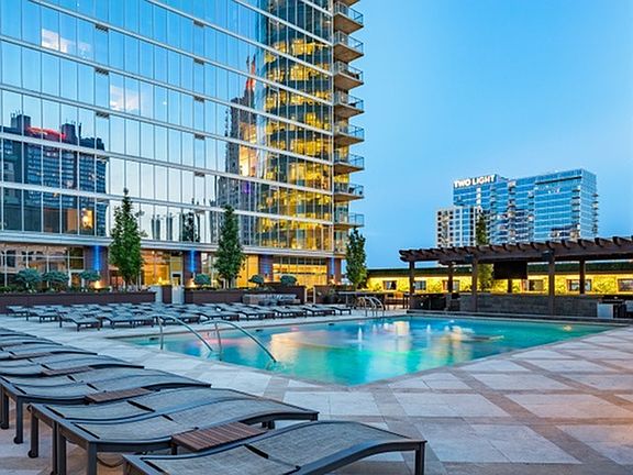 Resort-Style Rooftop Pool and Bar