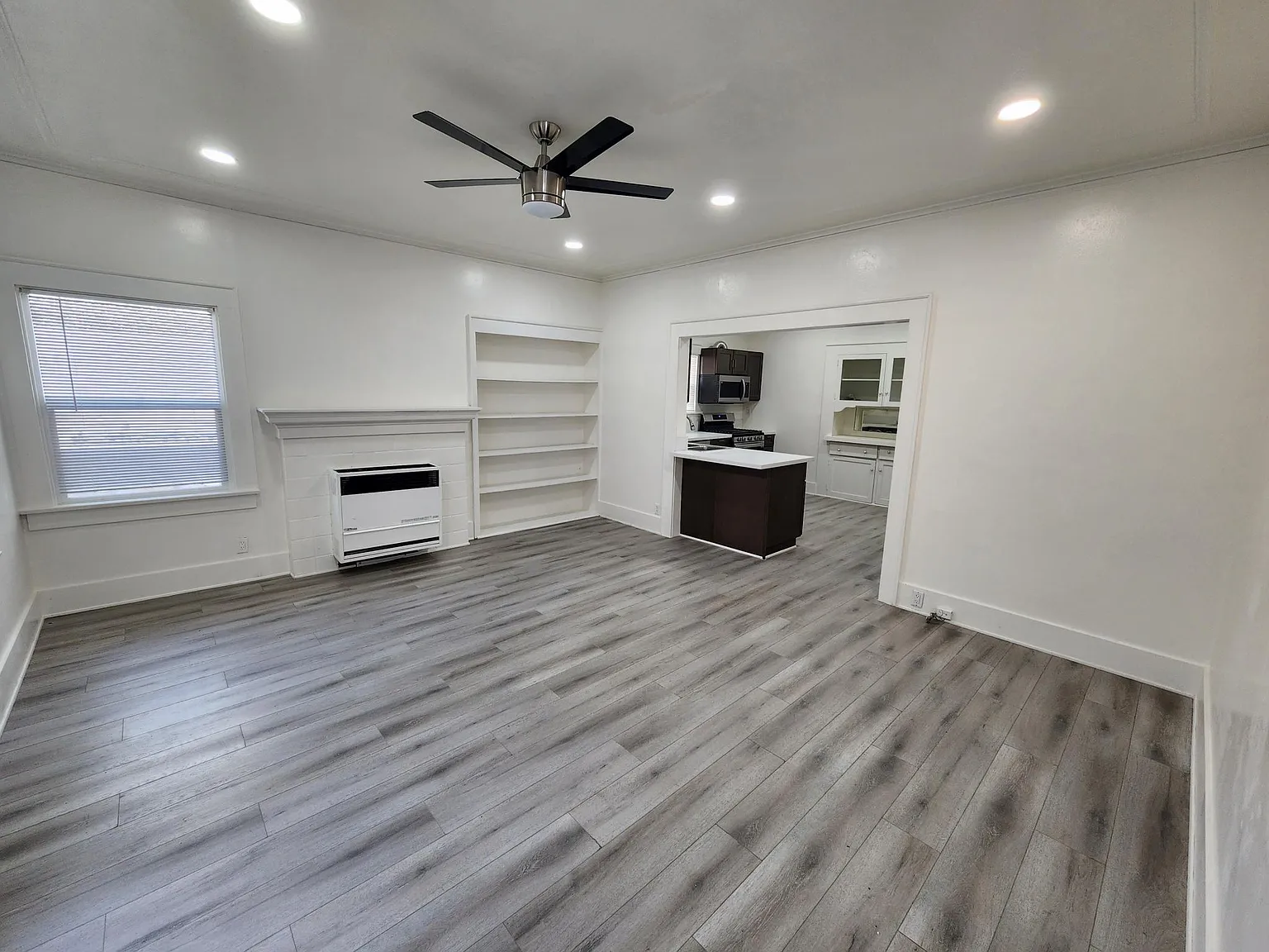 3 bed, 1233 sqft, $3,050 — Photo 1
