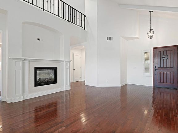 4th image of 2349 Aztec Ave
