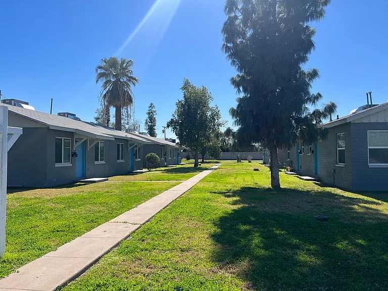 925 E Turney Ave — Photo 20