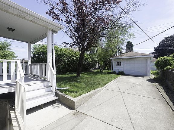 3rd image of 3027 N Oriole Ave