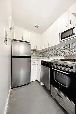 Rented by Buchbinder & Warren | media 4