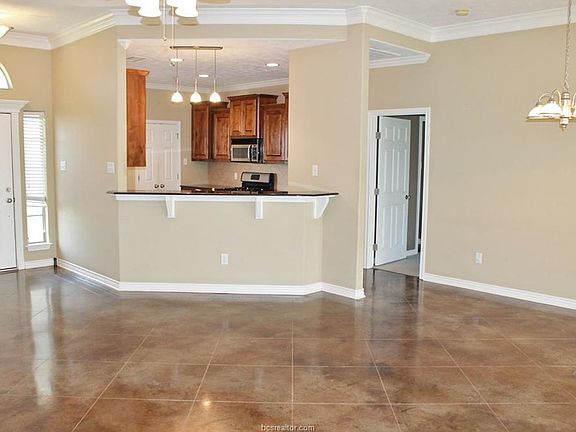 4th image of 8400 Lauren Dr