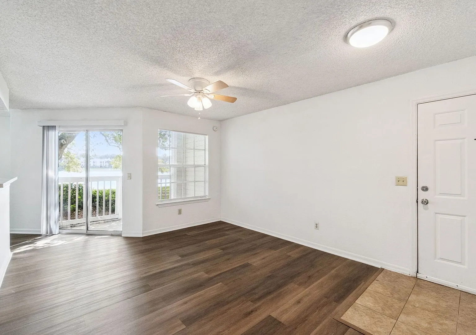 1 BR / 1 BA Condo in Tradewinds — Photo 3