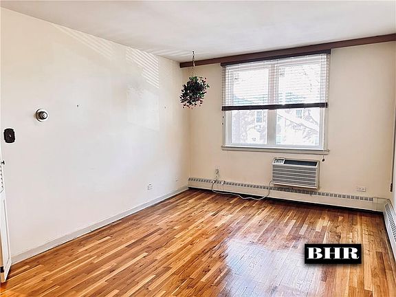 4th image of 2056 E 58th St #133E