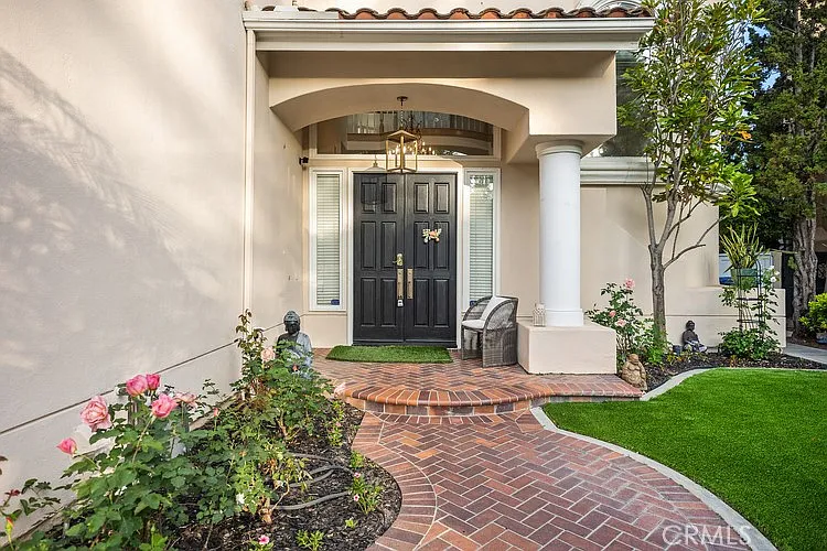 6 bed, 4.5 bath, 4108 sqft, $9,500 — Photo 3