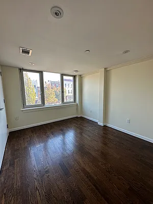 Rented by FLATS & PADS LLC | media 7