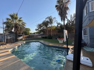 209 E 11th St, Hanford, CA 93230