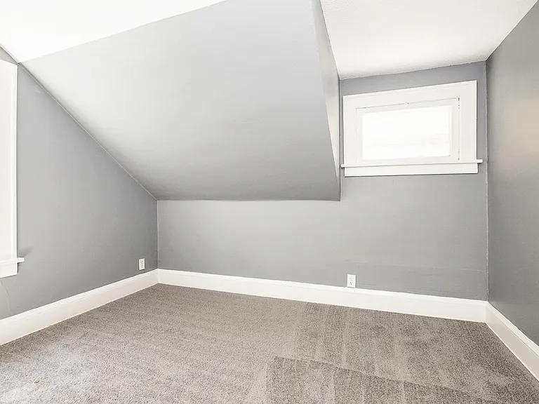 1555 E 193rd St — Photo 17