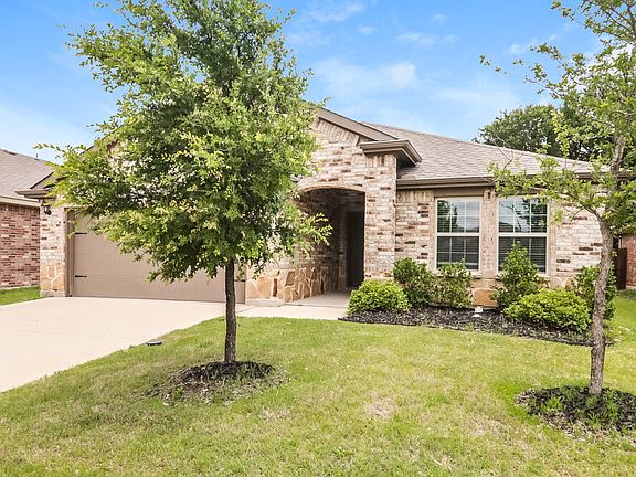 3rd image of 710 Meadow Wood Ln
