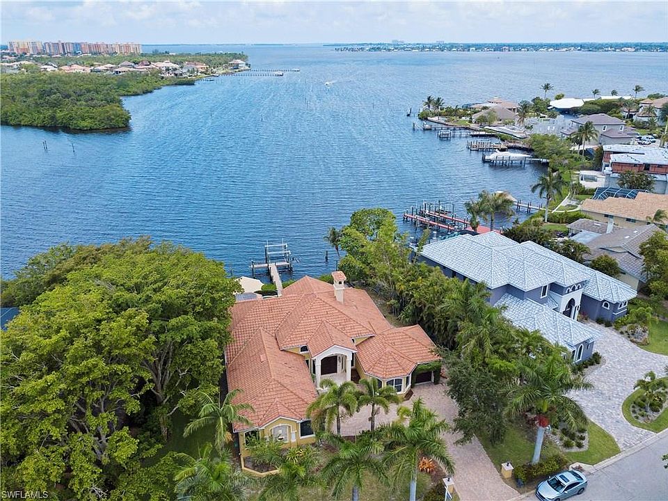 1st image of 834 Cal Cove Dr