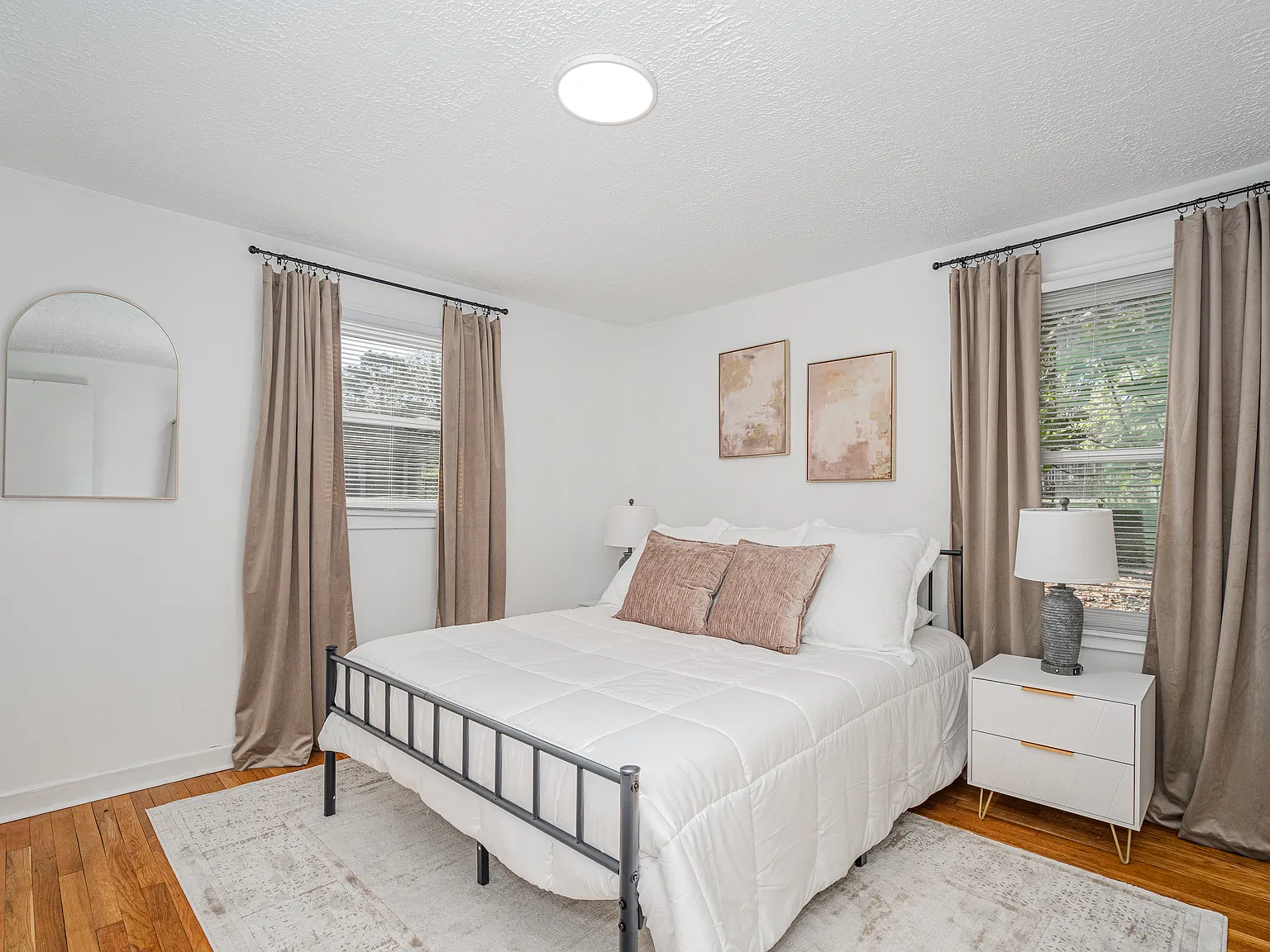 4 bed, 1.5 bath, 1400 sqft, $3,750 — Photo 3