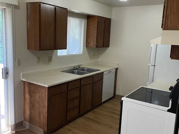 1772 Bramble Place, 1772 Bramble Pl APT 4, Redding, CA 96002