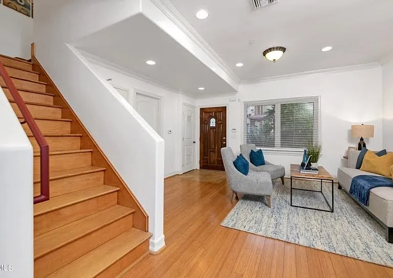 272 N Chester Ave #105 — Photo 8