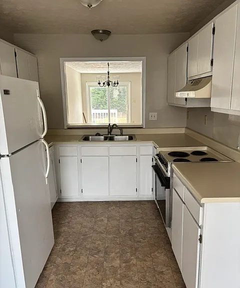 1009 Hempstede Dr — Photo 3