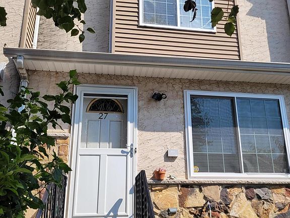 2nd image of 27 Sky Ln