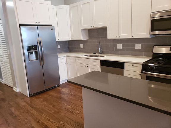 5th image of 7058 N Clark St #203