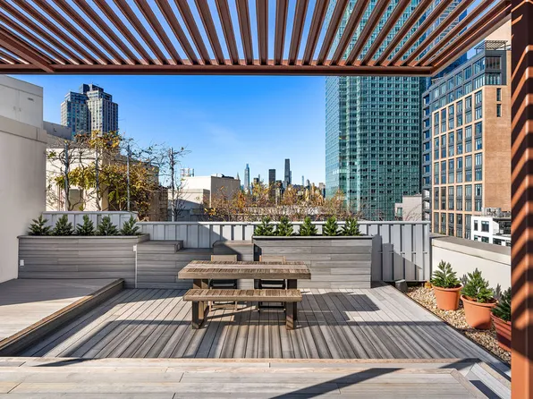 27-28 Thompson Avenue image 5 of 17