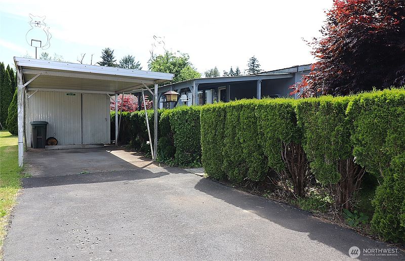 4th image of 214 Chapman Road #8