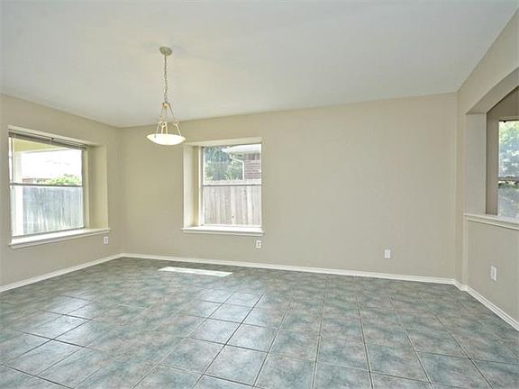 5th image of 2604 Bradley Ln