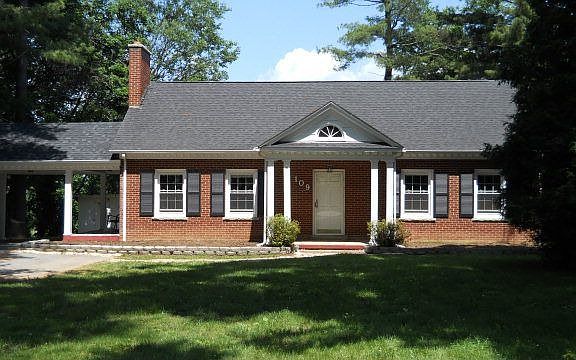 2nd image of 109 Country Club Ln
