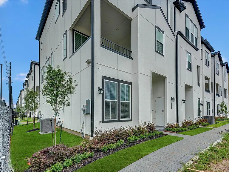 2710 Grand Fountains Dr #A — Photo 3