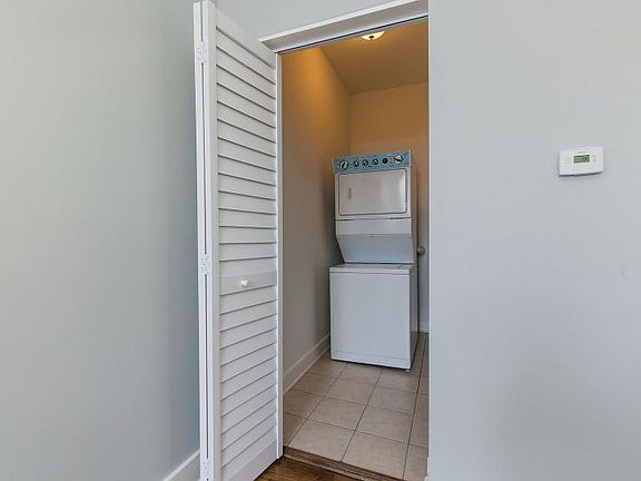 5th image of 1625 N Claremont Ave APT 1R