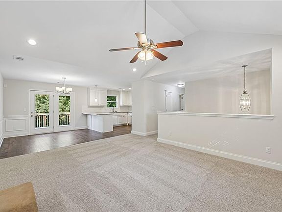 4th image of 3983 Fraser Cir