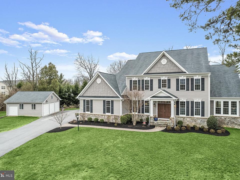 1st image of 4957 Clearwater Dr
