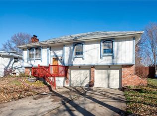 221 SW Westminister Rd, Blue Springs, MO 64014