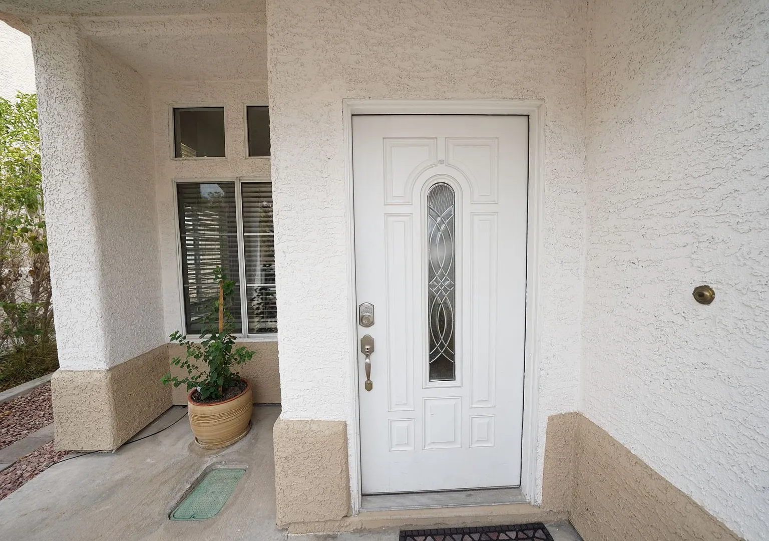Showings Available Now — Photo 3