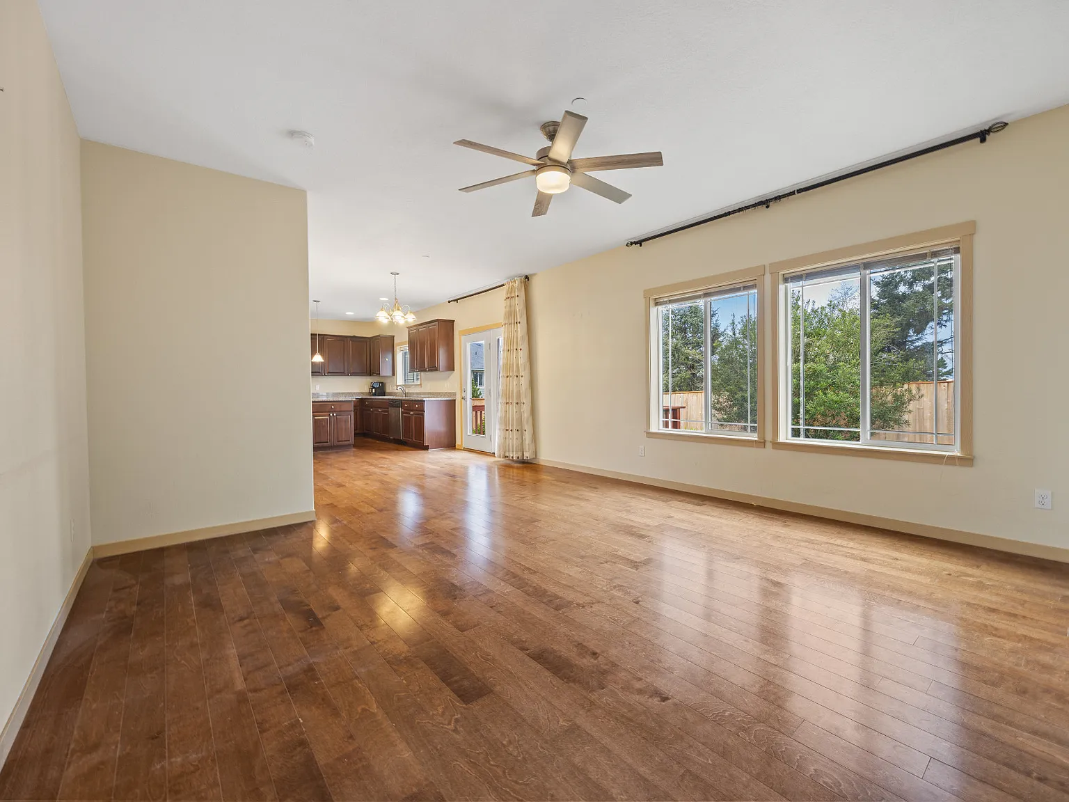 Amazing home in Newport, Near Beach access! — Photo 2