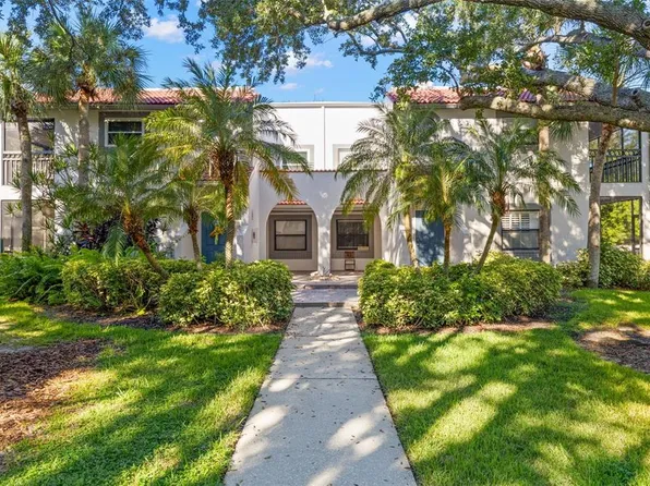 484 SANTA CRUZ PLACE NE #E, ST PETERSBURG, FL 33703