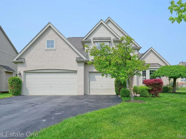 4664 Lilly Ct, West Bloomfield, MI 48323