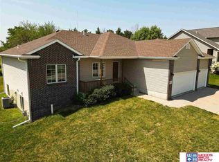 8031 Renatta Dr, Lincoln, NE 68516