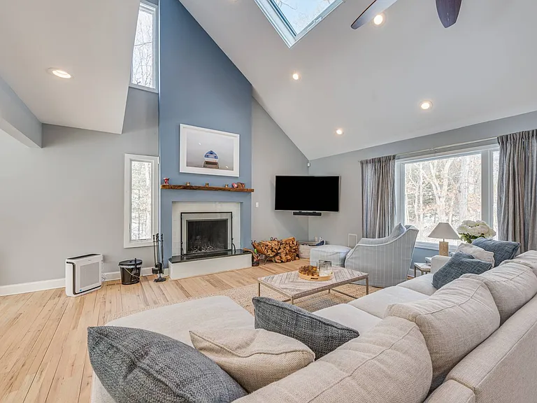 40 W Trail Rd — Photo 4