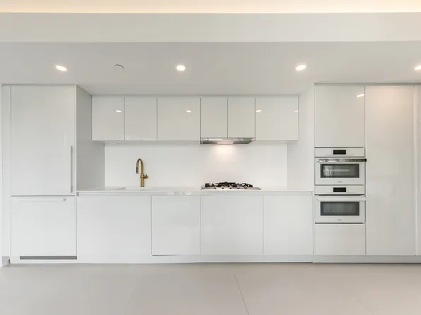 1033 Nelson St, Vancouver, BC