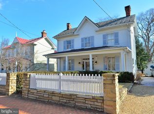 412 S King St, Leesburg, VA 20175