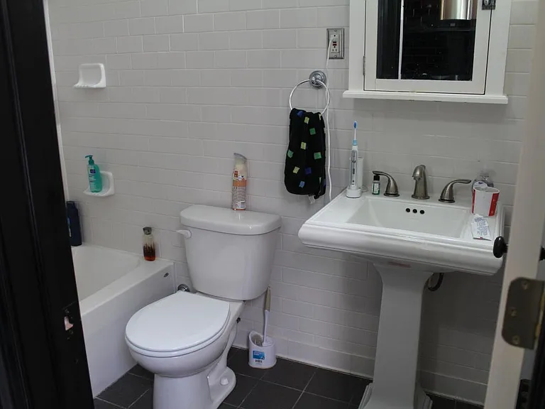 4054 Chestnut St #2R — Photo 6