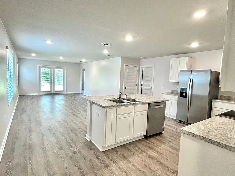5386 Peach Dr — Photo 2