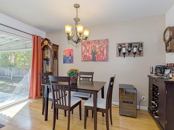 5th image of 1064 Chapel Hill Way