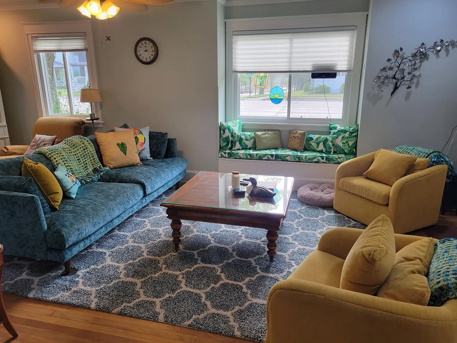 4 bed, 2.5 bath, 2308 sqft, $3,000 — Photo 2