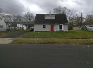 621 Benton Ln, Morrisville, PA 19067