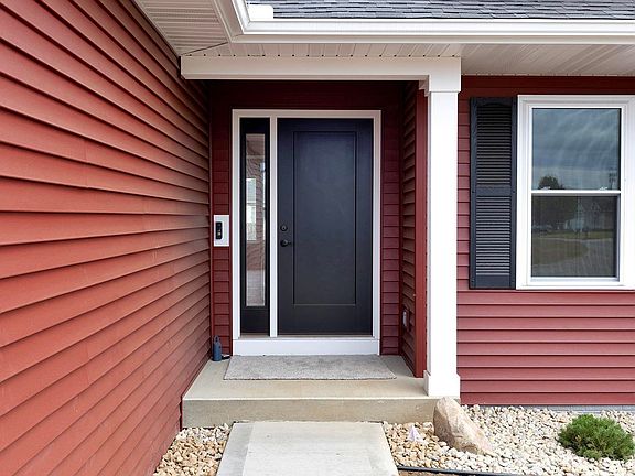 4th image of 30579 Carrie Dr